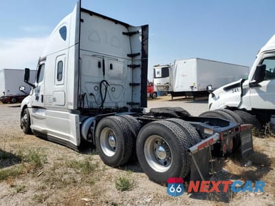 Trzecie zdjęcie samochodu z tyłu: 2020 FREIGHTLINER CASCADIA 126 SEMI TRUCK VIN:3AKJHHDR4LSMC3762 - miniatura