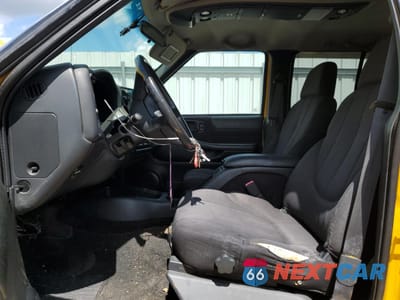 Zdjęcie 7 z 12 samochodu: 2003 GMC SONOMA VIN:1GTDT13X33K104711 - miniatura