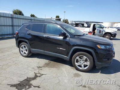Czwarte zdjęcie samochodu z boku: 2023 JEEP COMPASS LATITUDE VIN:3C4NJDBNXPT554470 - miniatura