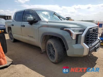 Czwarte zdjęcie samochodu z boku: 2023 TOYOTA TUNDRA CREWMAX LIMITED VIN:5TFJA5DB5PX109713 - miniatura