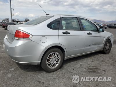Trzecie zdjęcie samochodu z tyłu: 2010 FORD FOCUS SE VIN:1FAHP3FN7AW270866 - miniatura