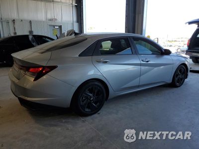 Trzecie zdjęcie samochodu z tyłu: 2021 HYUNDAI ELANTRA SEL VIN:5NPLM4AG7MH019979 - miniatura