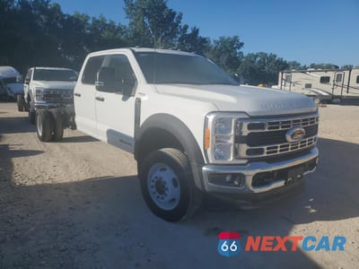 Czwarte zdjęcie samochodu z boku: 2023 FORD F550 SUPER DUTY VIN:1FD0W5HTXPEC31961 - miniatura