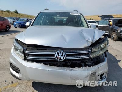 Piąte zdjęcie samochodu w środku: 2017 VOLKSWAGEN TIGUAN S VIN:WVGAV7AX4HK000380 - miniatura