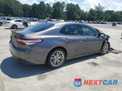 Trzecie zdjęcie samochodu z tyłu: 2020 TOYOTA CAMRY XLE VIN:4T1F31AK2LU016720 - miniatura