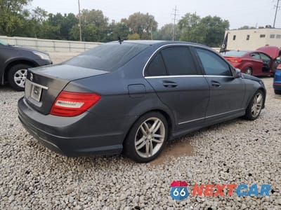 Trzecie zdjęcie samochodu z tyłu: 2013 MERCEDES-BENZ C 250 VIN:WDDGF4HB5DA763325 - miniatura