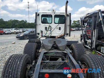 Zdjęcie 6 z 10 samochodu: 2016 FREIGHTLINER CASCADIA 1 - TRUCKS VIN:1FUGGEDV2GLHB3950 - miniatura