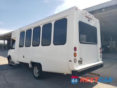Trzecie zdjęcie samochodu z tyłu: 2021 CHEVROLET EXPRESS G3500 - WHEELCHAIR SHUTTLE BUS - PRIOR FLEET VIN:1HA3GSBG0LN012358 - miniatura