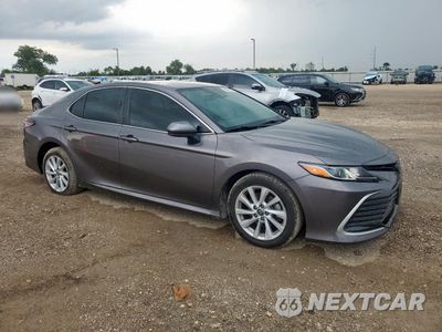 Czwarte zdjęcie samochodu z boku: 2022 TOYOTA CAMRY LE VIN:4T1C11AK1NU642920 - miniatura