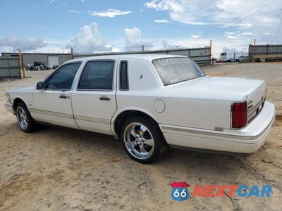 Drugie zdjęcie samochodu z przodu: 1996 LINCOLN TOWN CAR SIGNATURE VIN:1LNLM82W8TY720942 - miniatura