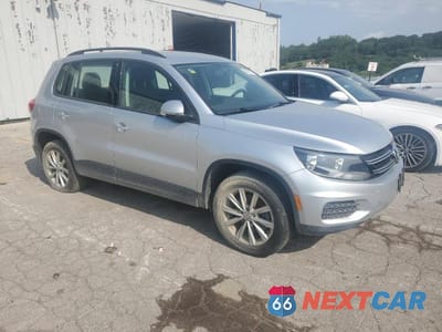 Czwarte zdjęcie samochodu z boku: 2017 VOLKSWAGEN TIGUAN S VIN:WVGAV7AX4HK054441 - miniatura