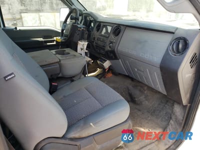 Zdjęcie 8 z 12 samochodu: 2012 FORD F550 SUPER DUTY VIN:1FDUF5HT3CEA73801 - miniatura
