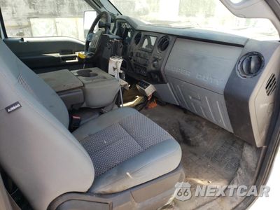 Zdjęcie 8 z 12 samochodu: 2012 FORD F550 SUPER DUTY VIN:1FDUF5HT3CEA73801 - miniatura