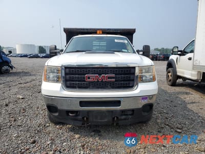 Piąte zdjęcie samochodu w środku: 2013 GMC SIERRA K35 - TRUCKS VIN:1GD322CG0DF113649 - miniatura