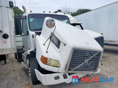 2008 VOLVO VNM SEMI TRUCK 4V4MC9GF28N487616 - główne zdjęcie licytacji z USA - miniatura