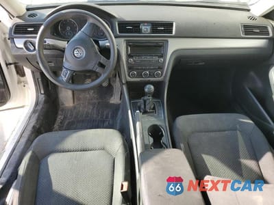 Zdjęcie 8 z 13 samochodu: 2012 VOLKSWAGEN PASSAT S VIN:1VWAP7A34CC024450 - miniatura