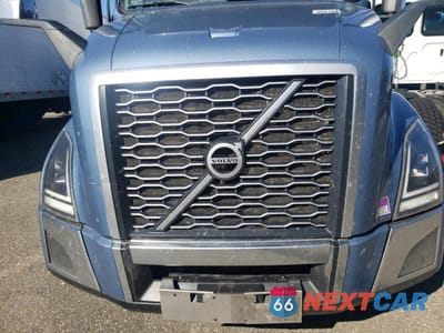 Zdjęcie 9 z 10 samochodu: 2023 VOLVO VNL SEMI TRUCK VIN:4V4NC9EH3PN615501 - miniatura
