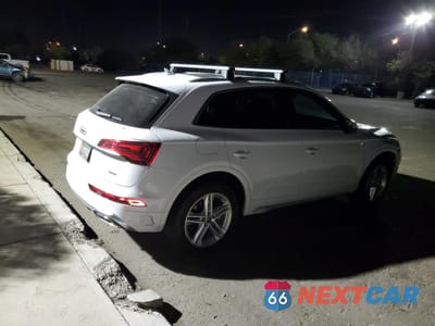 Trzecie zdjęcie samochodu z tyłu: 2024 AUDI Q5 E PREMIUM 55 VIN:WA1G2AFY5R2075879 - miniatura