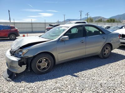 2005 TOYOTA CAMRY LE 4T1BE32K55U974675 - główne zdjęcie licytacji z USA - miniatura