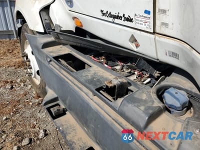 Zdjęcie 9 z 10 samochodu: 2016 INTERNATIONAL PROSTAR SEMI TRUCK VIN:3HSDJAPR9GN107422 - miniatura