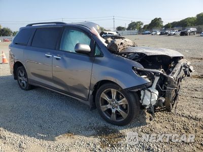 Czwarte zdjęcie samochodu z boku: 2019 TOYOTA SIENNA SE VIN:5TDXZ3DC2KS974301 - miniatura