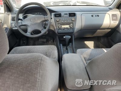 Zdjęcie 8 z 14 samochodu: 2002 HONDA ACCORD EX VIN:1HGCG66862A103088 - miniatura