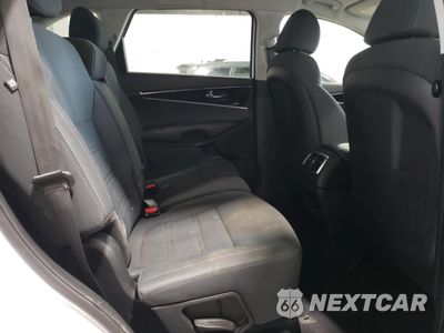 Zdjęcie 11 z 15 samochodu: 2019 KIA SORENTO L VIN:5XYPG4A34KG513890 - miniatura