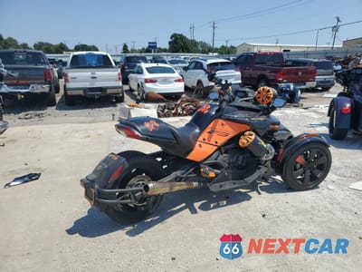 Czwarte zdjęcie samochodu z boku: 2021 CAN-AM SPYDER ROADSTER F3 VIN:2BXRDDE2XMV000524 - miniatura