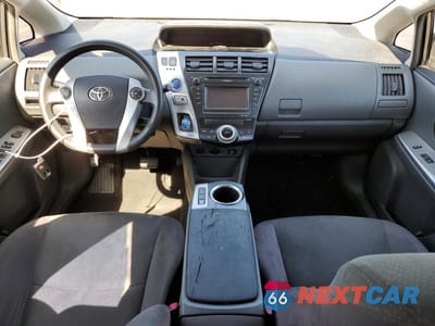 Zdjęcie 8 z 12 samochodu: 2012 TOYOTA PRIUS V VIN:JTDZN3EU6C3147254 - miniatura