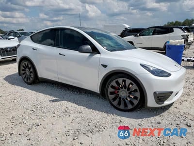 Czwarte zdjęcie samochodu z boku: 2024 TESLA MODEL Y VIN:7SAYGDEF6RA267029 - miniatura