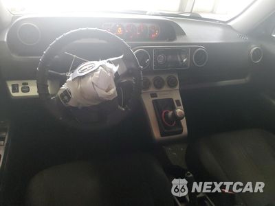 Zdjęcie 8 z 12 samochodu: 2008 TOYOTA SCION XB VIN:JTLKE50E881012247 - miniatura