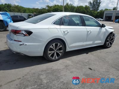 Trzecie zdjęcie samochodu z tyłu: 2021 VOLKSWAGEN PASSAT SE VIN:1VWSA7A3XMC016876 - miniatura