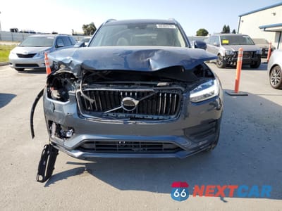 Piąte zdjęcie samochodu w środku: 2021 VOLVO XC90 T6 MOMENTUM VIN:YV4A22PK5M1751013 - miniatura