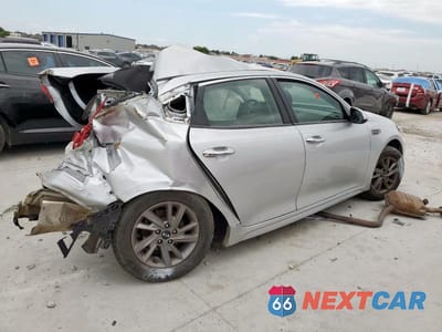 Trzecie zdjęcie samochodu z tyłu: 2020 KIA OPTIMA LX VIN:5XXGT4L32LG391755 - miniatura