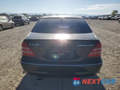 Zdjęcie 6 z 12 samochodu: 2005 MERCEDES-BENZ C 230K SPORT SEDAN VIN:WDBRF40J05F715420 - miniatura