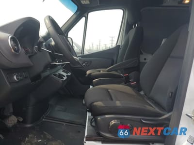 Zdjęcie 7 z 12 samochodu: 2025 MERCEDES-BENZ SPRINTER 2500 VIN:W1Y4KBHY7ST200548 - miniatura