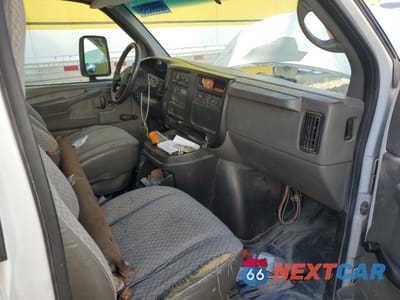 Zdjęcie 8 z 13 samochodu: 2007 GMC SAVANA CUTAWAY G3500 VIN:1GDJG31U371175393 - miniatura