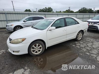 2005 TOYOTA CAMRY LE 4T1BF32K85U610053 - główne zdjęcie licytacji z USA - miniatura