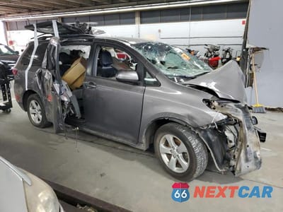 Czwarte zdjęcie samochodu z boku: 2016 TOYOTA SIENNA LE VIN:5TDKK3DC8GS730612 - miniatura