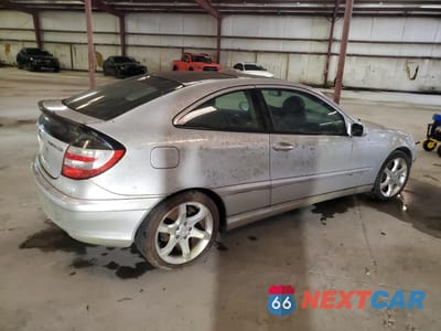 Trzecie zdjęcie samochodu z tyłu: 2003 MERCEDES-BENZ C 230K SPORT COUPE VIN:WDBRN40JX5A691336 - miniatura