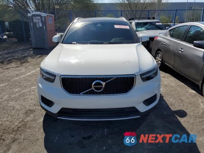 Piąte zdjęcie samochodu w środku: 2019 VOLVO XC40 T5 MOMENTUM VIN:YV4162UK5K2116986 - miniatura
