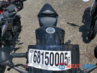 Piąte zdjęcie samochodu w środku: 2023 YAMAHA YZFR3 A VIN:MH3RH18Y6PK009527 - miniatura