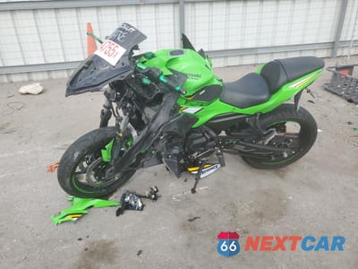 Trzecie zdjęcie samochodu z tyłu: 2025 KAWASAKI EX650 P VIN:ML5EXEP14SDAG5208 - miniatura