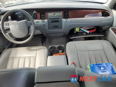 Zdjęcie 8 z 12 samochodu: 2007 LINCOLN TOWN CAR SIGNATURE VIN:1LNHM81W27Y609736 - miniatura