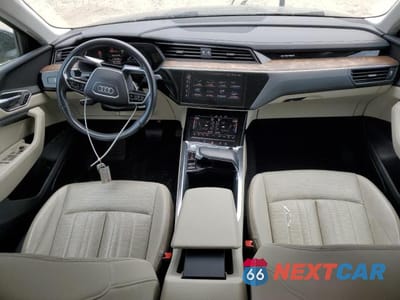 Zdjęcie 8 z 13 samochodu: 2019 AUDI E-TRON PREMIUM PLUS VIN:WA1LAAGE6KB008803 - miniatura