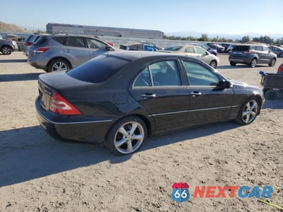 Trzecie zdjęcie samochodu z tyłu: 2005 MERCEDES-BENZ C 230K SPORT SEDAN VIN:WDBRF40J05F715420 - miniatura