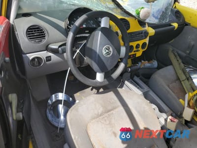 Zdjęcie 8 z 13 samochodu: 2002 VOLKSWAGEN NEW BEETLE GL VIN:3VWBK21C52M428599 - miniatura