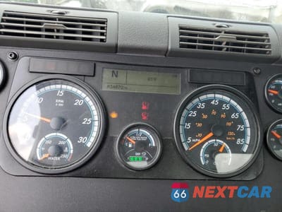 Zdjęcie 8 z 10 samochodu: 2016 FREIGHTLINER CASCADIA 1 - TRUCKS VIN:1FUGGEDV2GLHB3950 - miniatura