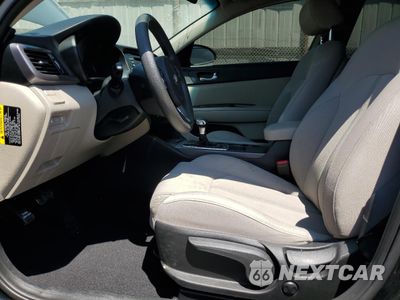 Zdjęcie 7 z 12 samochodu: 2016 KIA OPTIMA LX VIN:5XXGT4L32GG098931 - miniatura