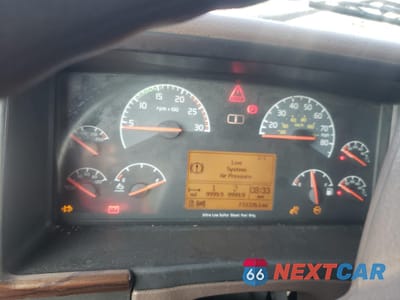 Zdjęcie 8 z 10 samochodu: 2014 VOLVO VN VNL - TRUCKS SEMI TRUCK VIN:4V4NC9EH4EN138932 - miniatura